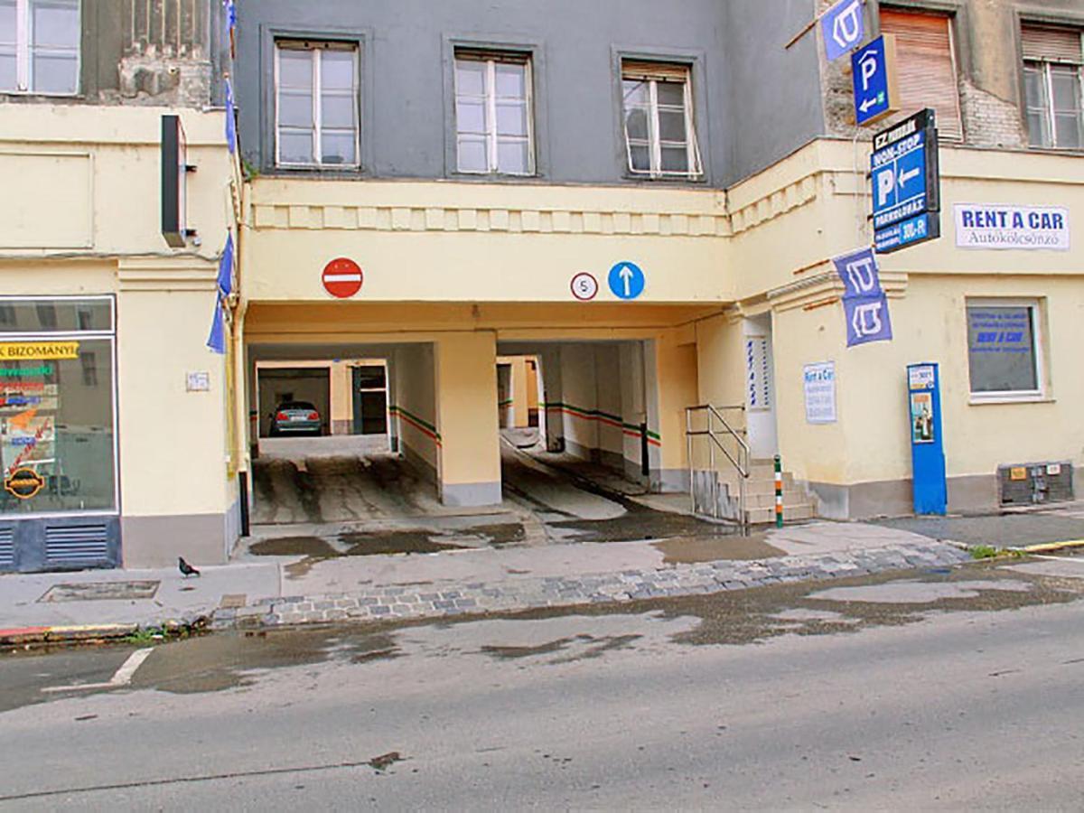 Free Parking Sega Rally Apartment 布达佩斯 外观 照片