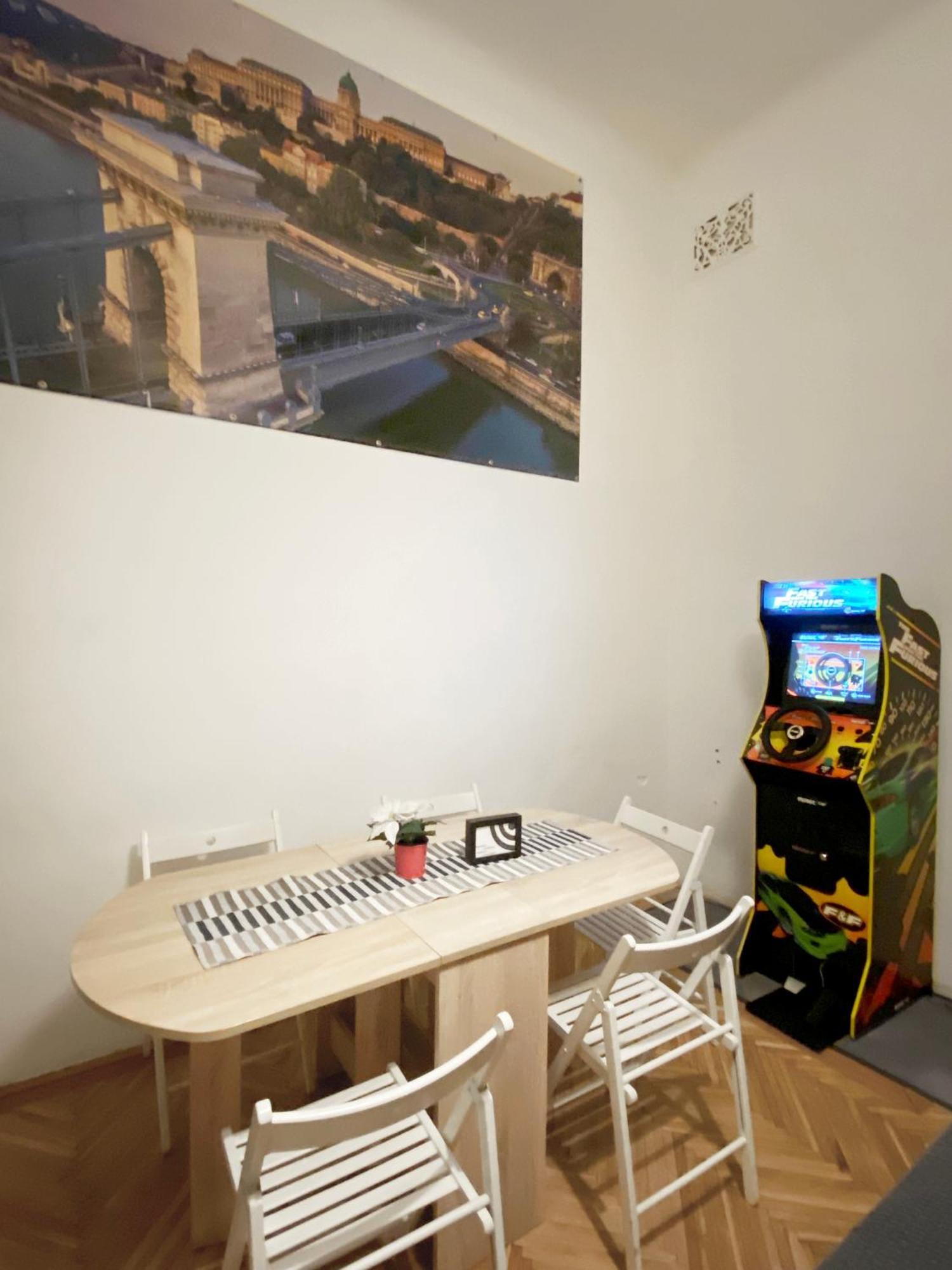 Free Parking Sega Rally Apartment 布达佩斯 外观 照片